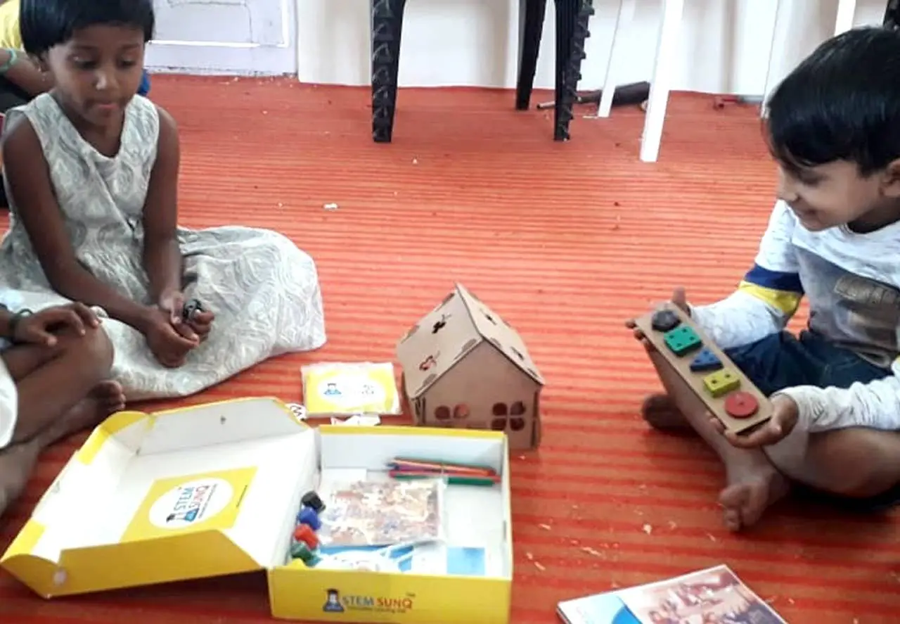 children doing stem workshop