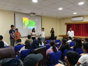 students-learning-about-.robotic-workshop-for-kids-by-stem-sunq