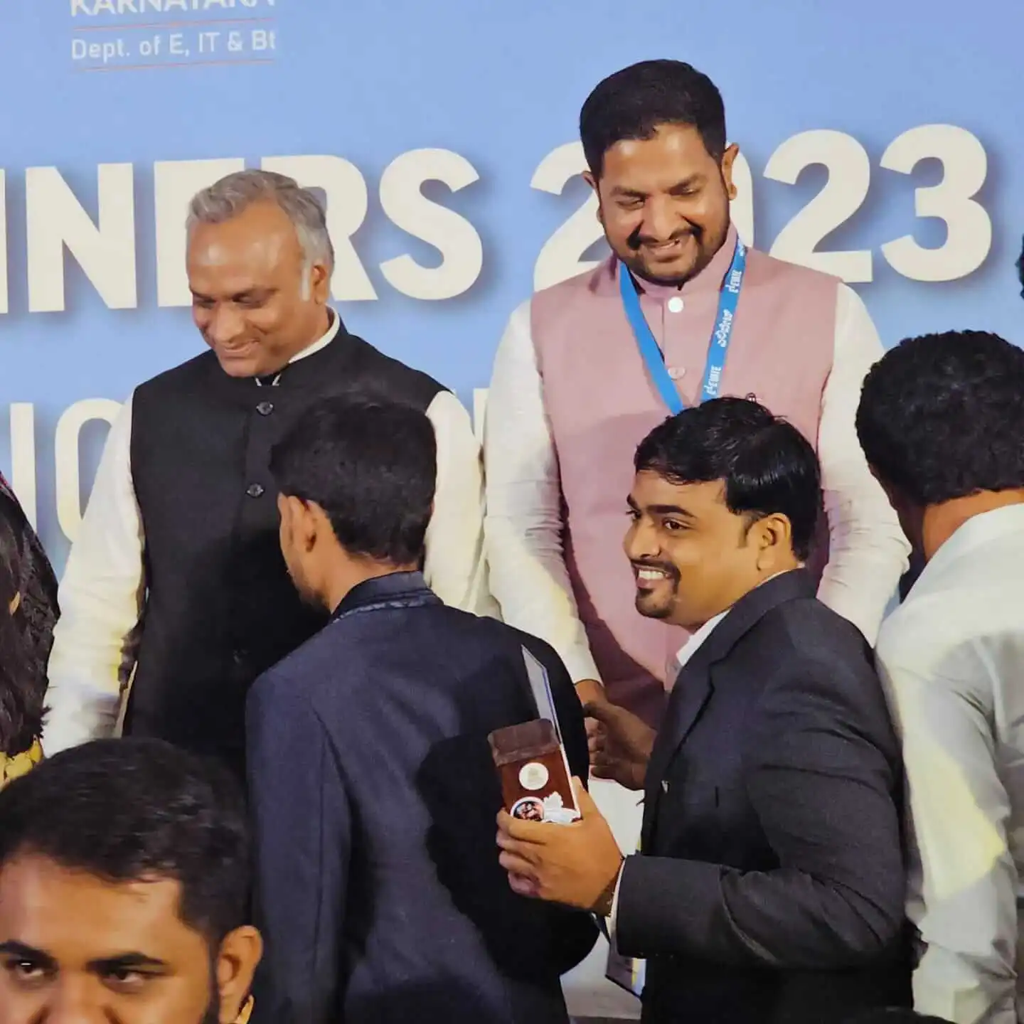 priyank-kharge-with-sunil-vibhute-founder-of-stem-sunq